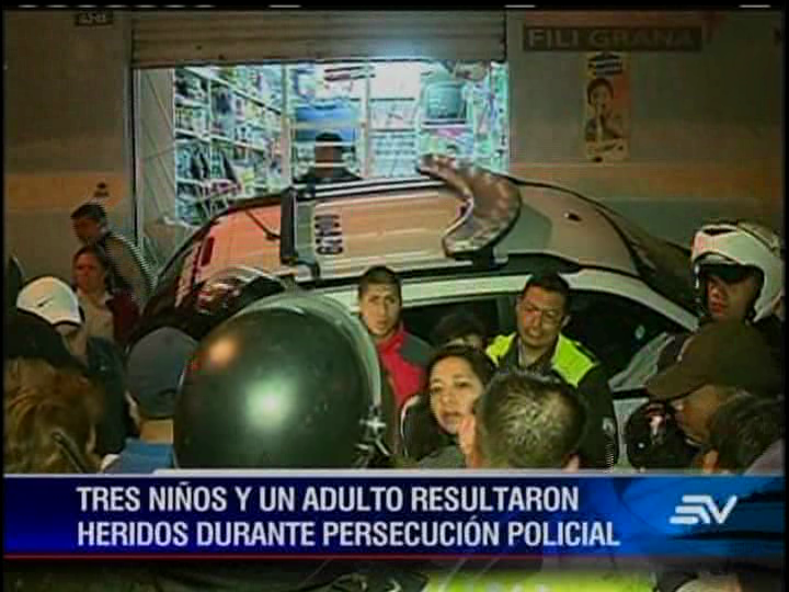 Patrullero atropelló a 3 niños y su madre en Quito