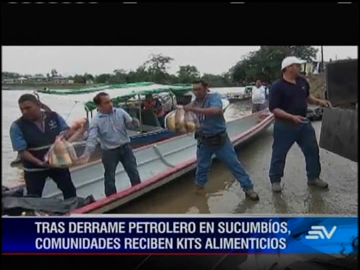 Lago Agrio recibe &#039;kits&#039; de alimentos tras derrame de crudo