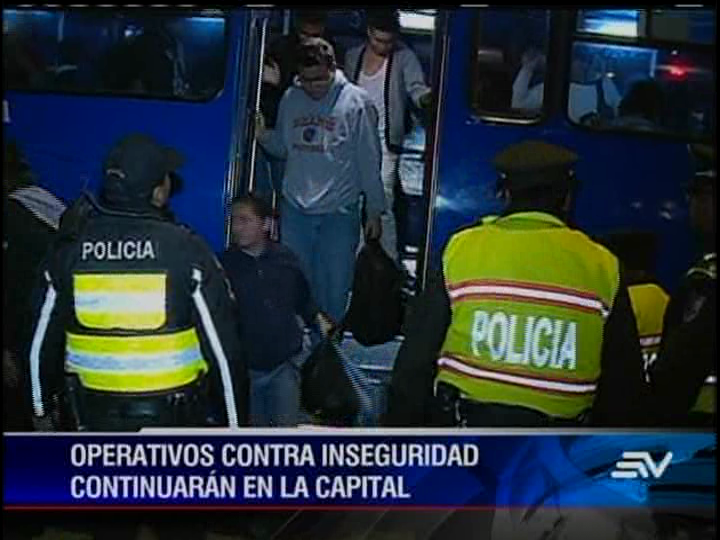 Policía de Quito realiza operativos en buses