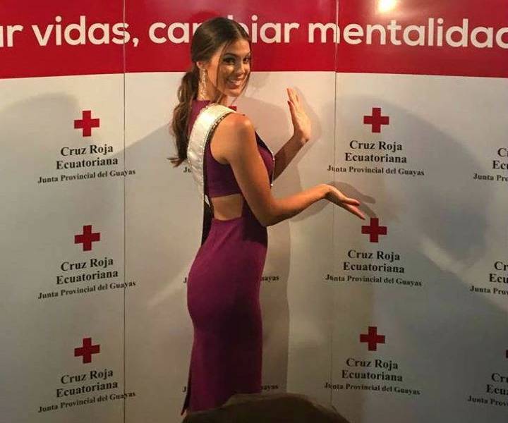 Miss Universo visita niños afectados por inundaciones en Ecuador