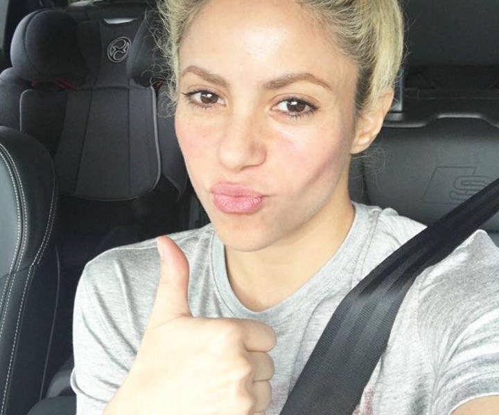 Shakira celebra el éxito de su nueva canción desde su cama