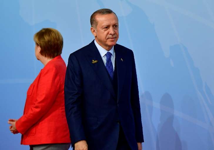 Erdogan llama a jefe de diplomacia alemana a &quot;conocer sus límites&quot; tras críticas