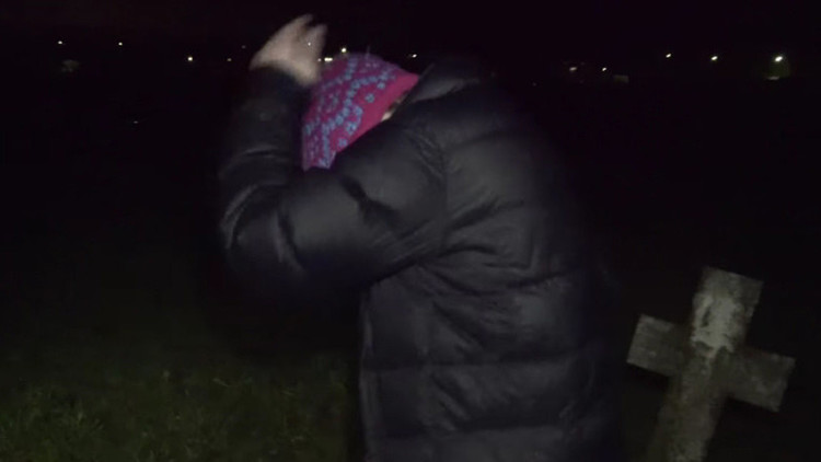 Extraño animal ataca a adolescente tras broma en cementerio