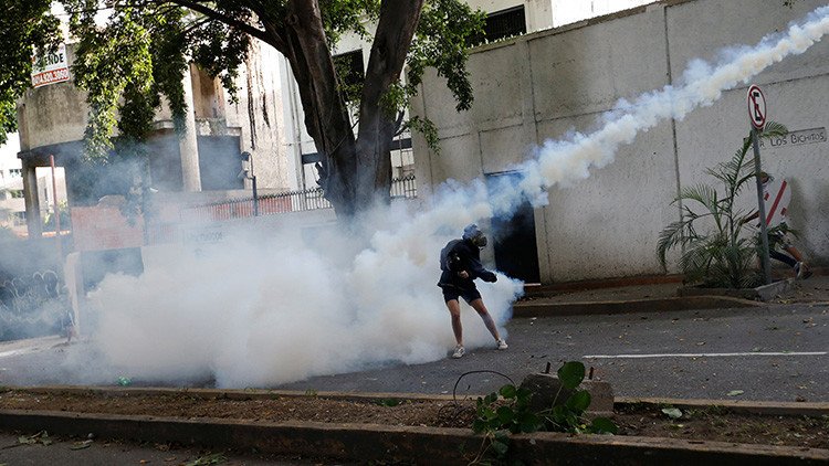 Muere un hombre quemado durante protesta en Venezuela