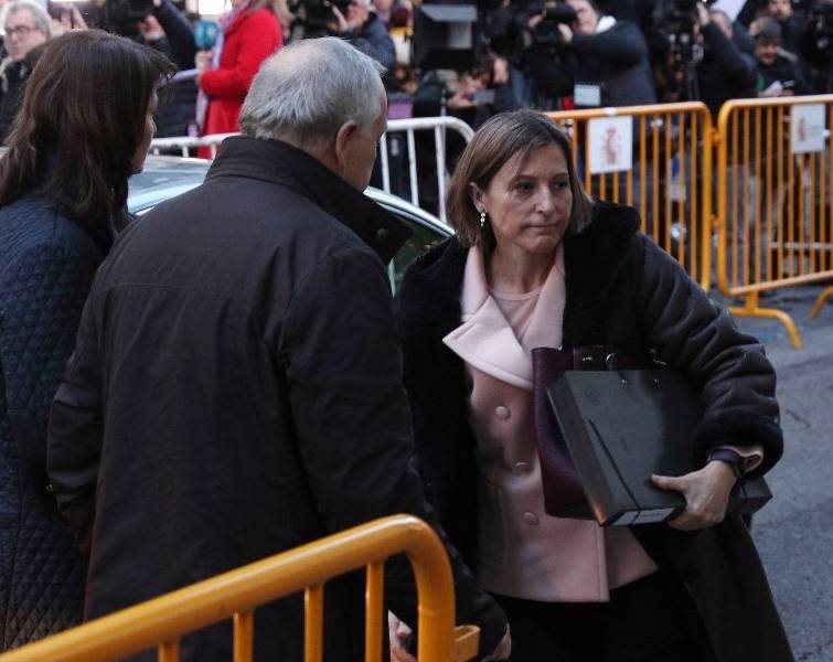 Presidenta de Parlamento catalán irá a prisión hasta que pague fianza