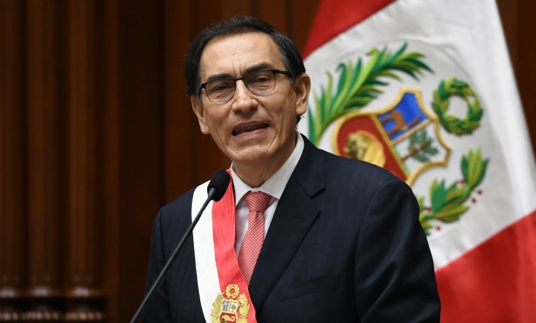 Martín Vizcarra jura como nuevo presidente de Perú