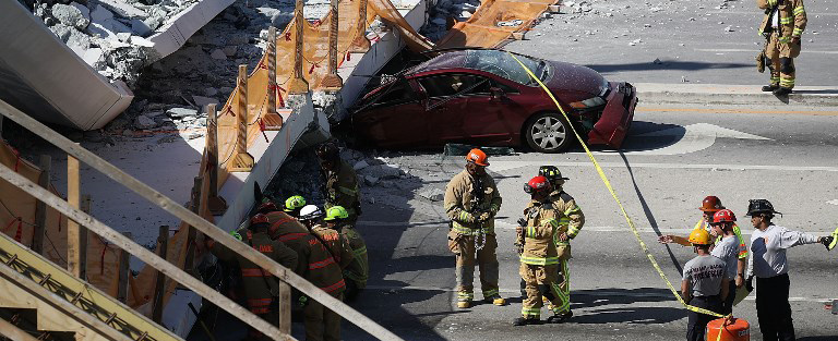 Colapso de puente peatonal en Miami deja varias víctimas