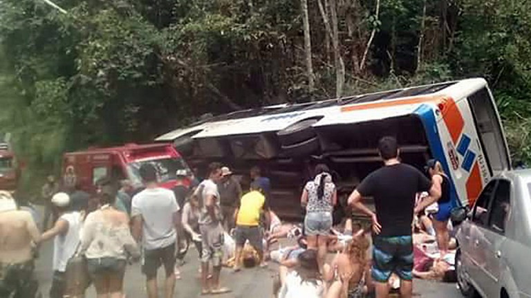 Accidente de tránsito deja 15 muertos durante fiestas de Brasil