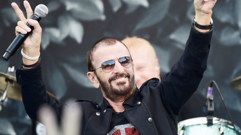 Ringo Starr celebra su 77 cumpleaños con deseo de amor