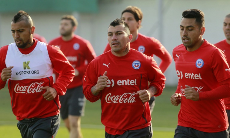 Chile reconstruye su defensa para evitar el envión de Messi y su Argentina