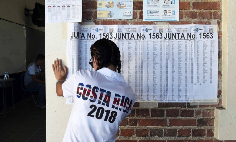 Costarricenses votan en elección presidencial marcada por el matrimonio homosexual