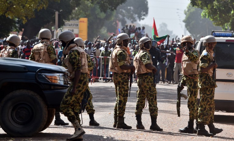 Presidente de Burkina Faso decreta el estado de sitio y disuelve el Gobierno