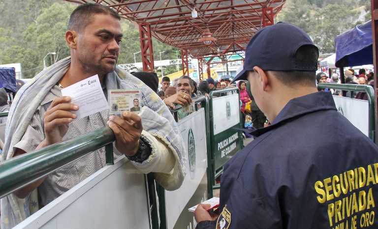 Ministro del Trabajo defiende exigencia de pasaportes a venezolanos