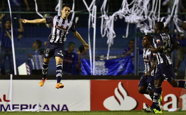 Sudamericana: Emelec venció 2-1 a River Plate de Uruguay