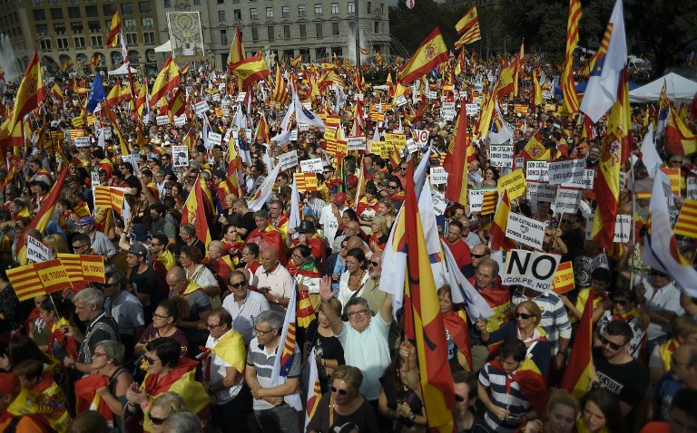 Marcha contra la separación en Barcelona en el día nacional de España