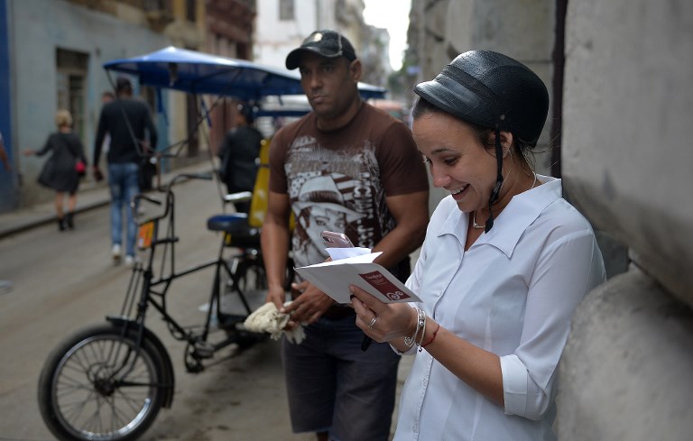 Emoción por arribo del internet móvil en Cuba