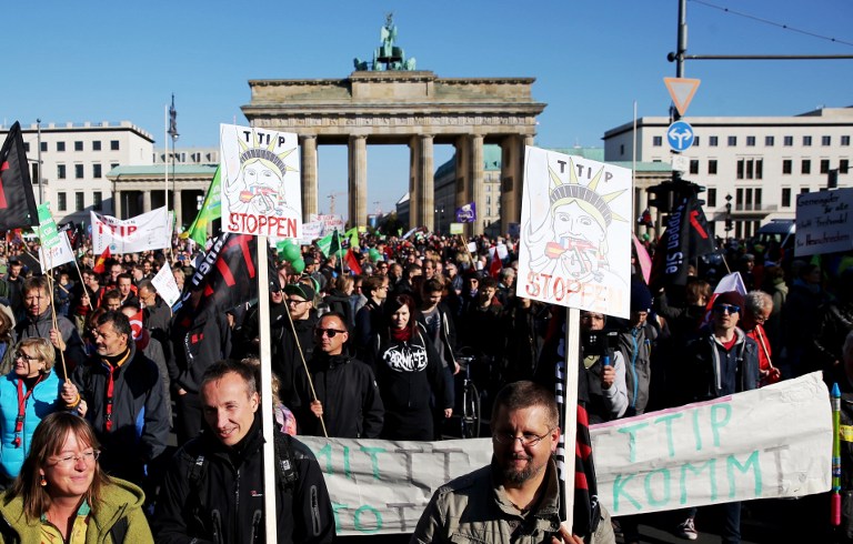 Miles de manifestantes en Berlín contra proyecto de TLC entre UE y EEUU