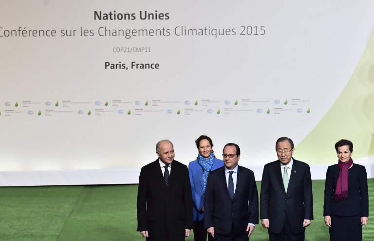 Líderes mundiales en COP21 guardan minuto de silencio por atentados de París