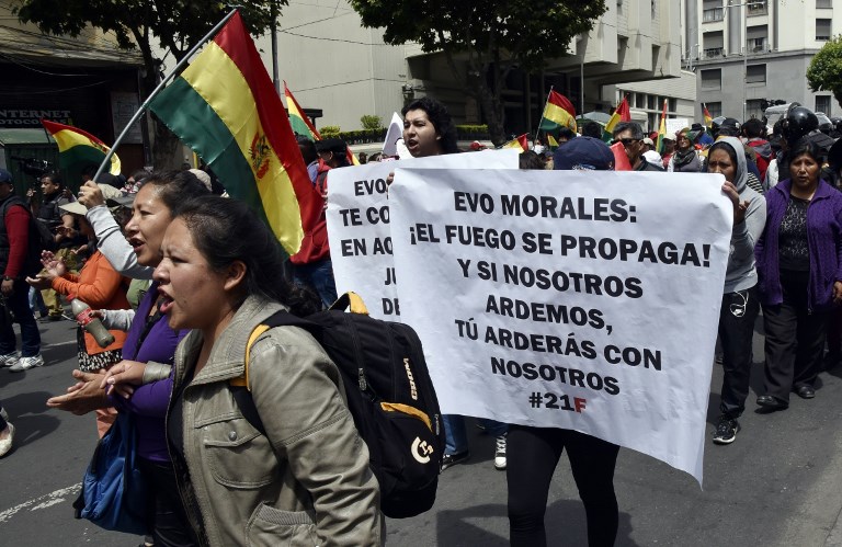 Bolivianos protestan contra postulación de Morales