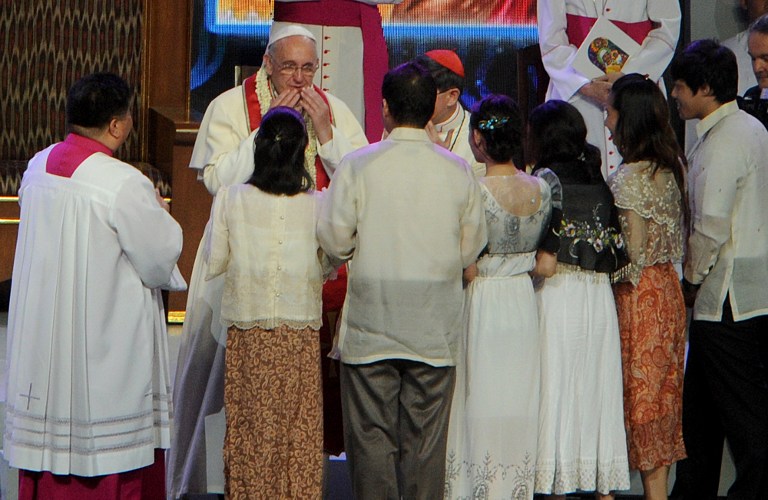 El papa Francisco llega a la &quot;zona cero&quot; del supertifón en Filipinas