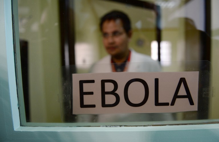 EE.UU. aumenta restricciones a pasajeros que provienen de zonas con ébola