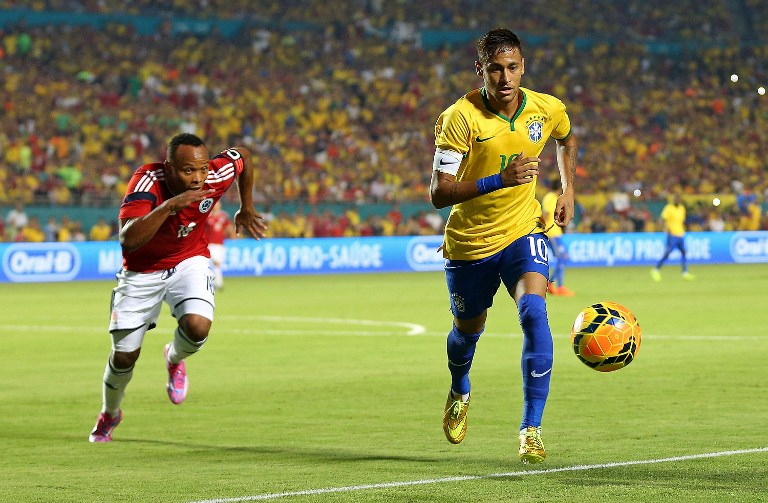 Abrazo de Neymar y Zúñiga 63 días después de la lesión del brasileño
