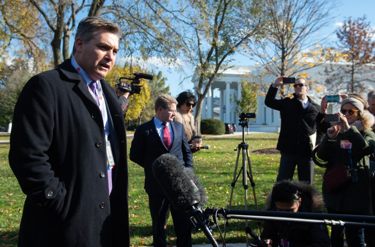 Casa Blanca devuelve acreditación a periodista
