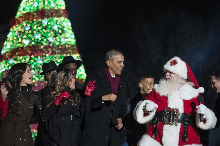Familia Obama enciende un árbol de Navidad en Washington
