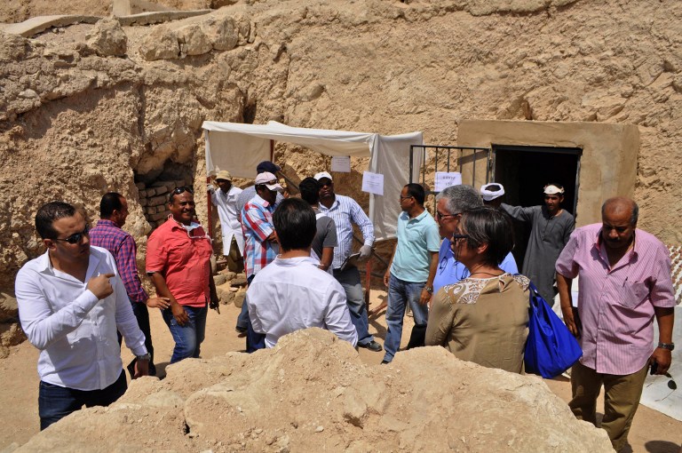 Descubren seis momias en una tumba faraónica cerca de Luxor, Egipto