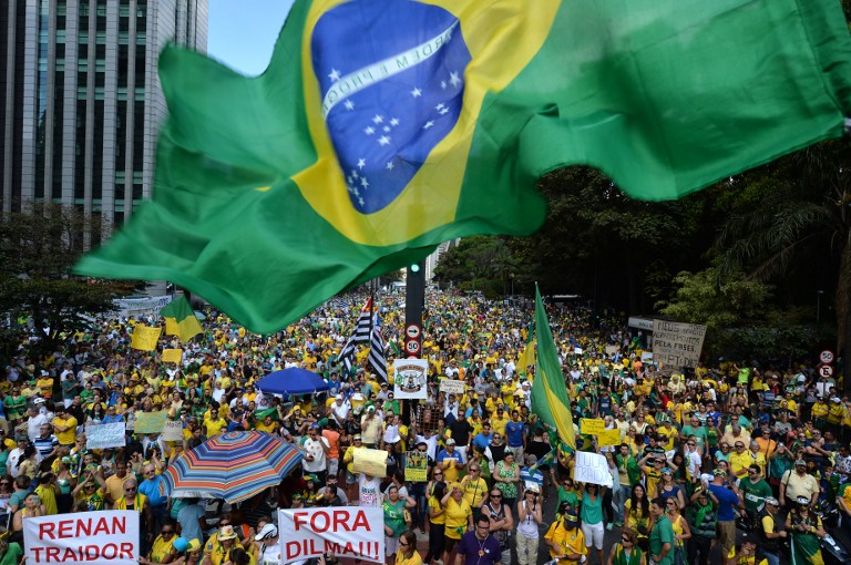 Prevén por primera vez contracción de economía brasileña en 2016