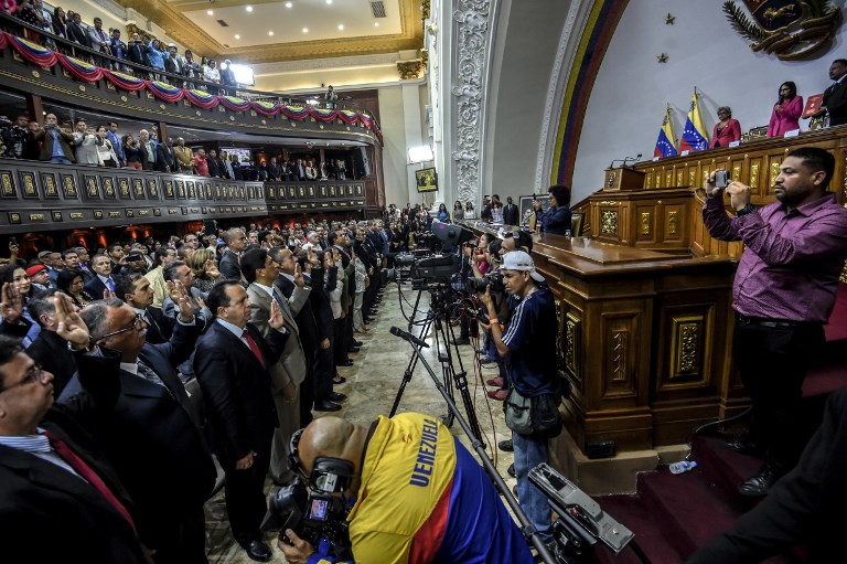Chavismo alcanza 18 de 23 gobernaciones entre denuncias de irregularidades en elecciones