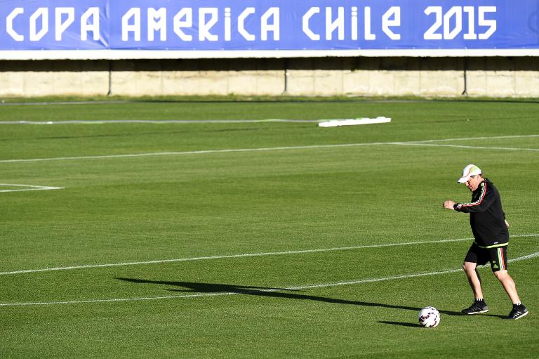 Ante Chile vamos a tener todo en contra, dice el técnico de México