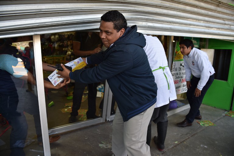 México: saquean supermercados en protestas por estudiantes desaparecidos