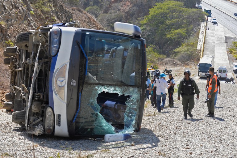 Autobús que trasladaba a Huracán volcó en camino al aeropuerto en Venezuela