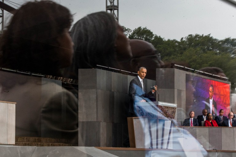 Obama inaugura museo afroestadounidense en pleno conflicto racial