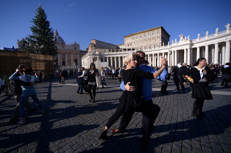 Todos bailan tango en el Vaticano para el cumpleaños del papa Francisco