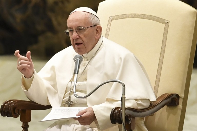 El papa Francisco advierte contra la tentación de defenderse &quot;con muros&quot;