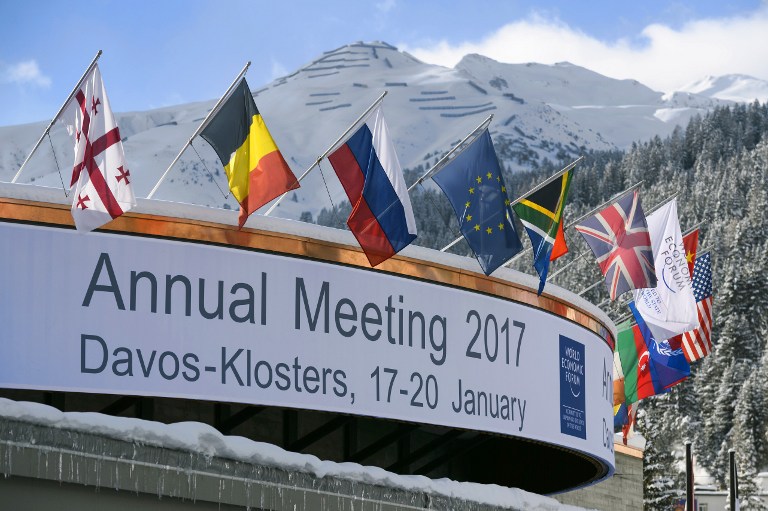 Expertos discrepan en Davos sobre el papel de los bancos centrales