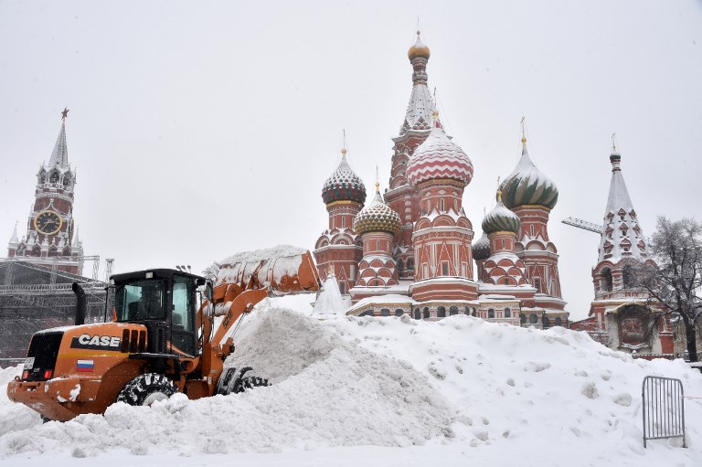 Moscú afectada por su mayor nevada en 100 años