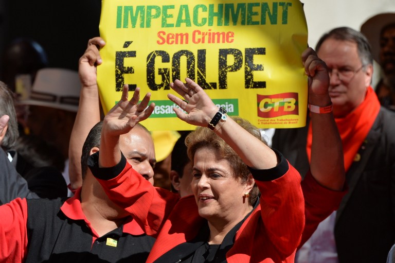 Rousseff aumenta programa contra pobreza y dice que resistirá hasta el final