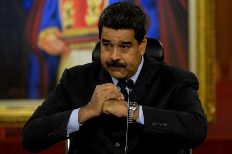 Maduro cambia al presidente del Banco Central para maniobrar en la crisis