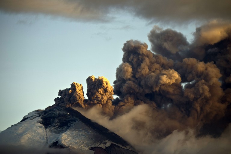 El volcán Cotopaxi continúa con actividad interna alta