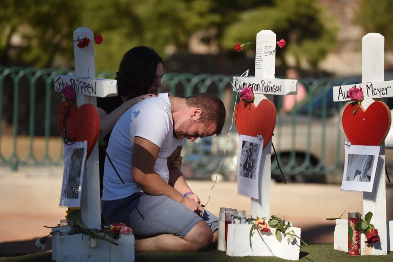 45 personas siguen internadas tras tiroteo en Las Vegas