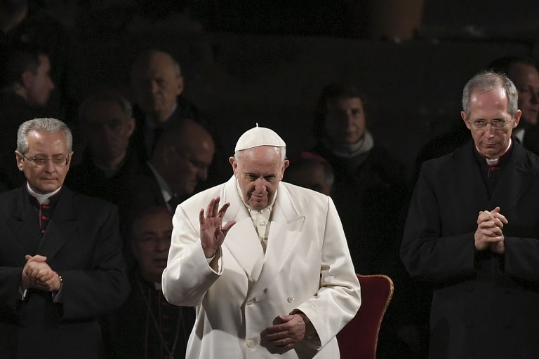El Papa expresa &quot;vergüenza&quot; por dejar a los jóvenes un &quot;mundo fracturado&quot;
