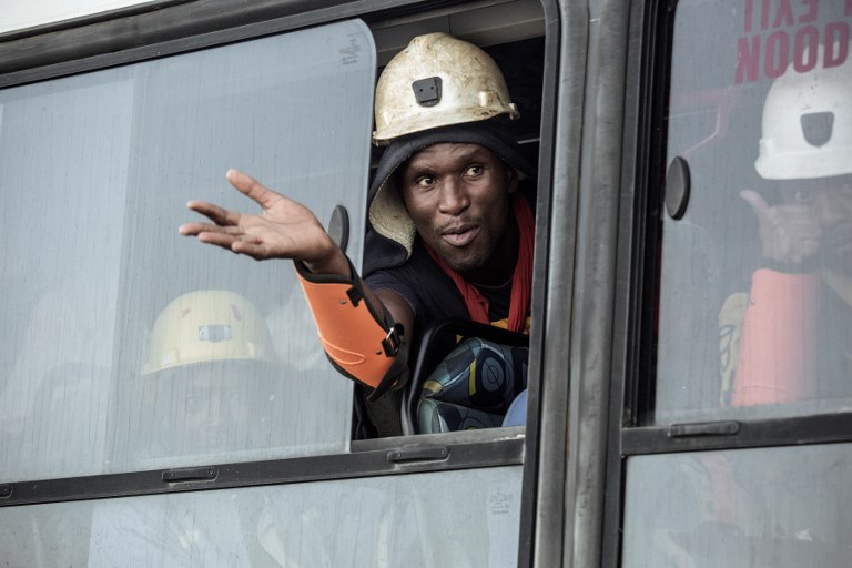 Sudáfrica: 955 mineros fueron rescatados tras dos días atrapados bajo tierra
