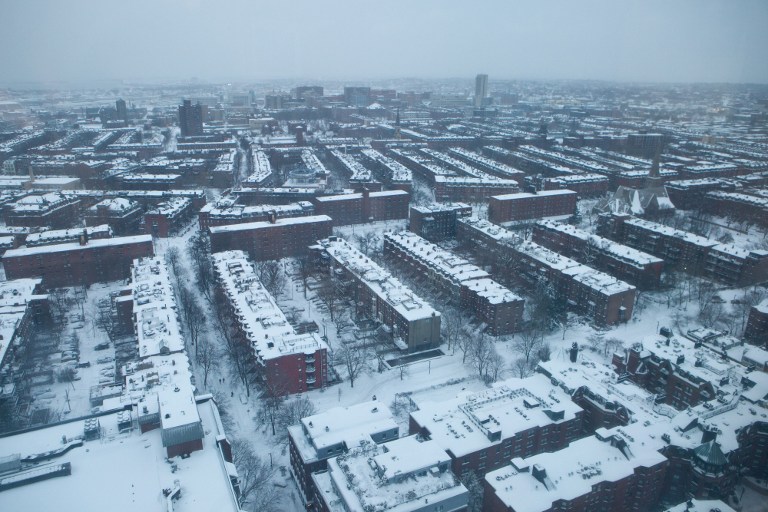 Tormenta de nieve perdona a Nueva York pero golpea a Boston