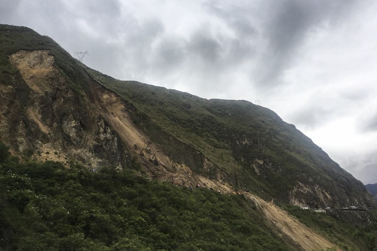 Siete hombres, cinco mujeres y un bebé fallecen tras deslizamiento de tierra en Colombia