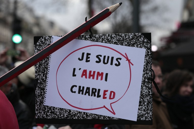 &quot;Yo soy Charlie, judío, policía&quot;: París en pie contra los atentados