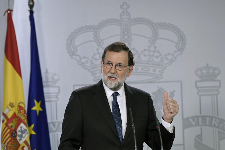Rajoy pide cesar al gobierno catalán y promoverá elecciones en seis meses