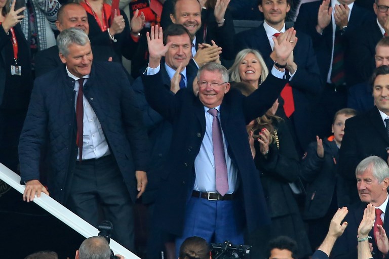 Alex Ferguson es ovacionado en su regreso a Old Trafford